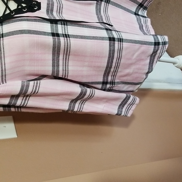 3 for 20. No Boundaries ladies Blouse. - Picture 3 of 6